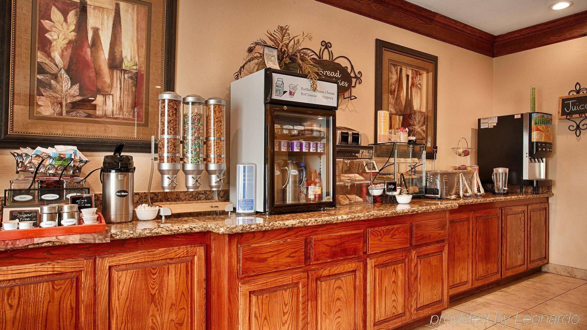 Best Western South Plains Inn & Suites Levelland Bagian luar foto