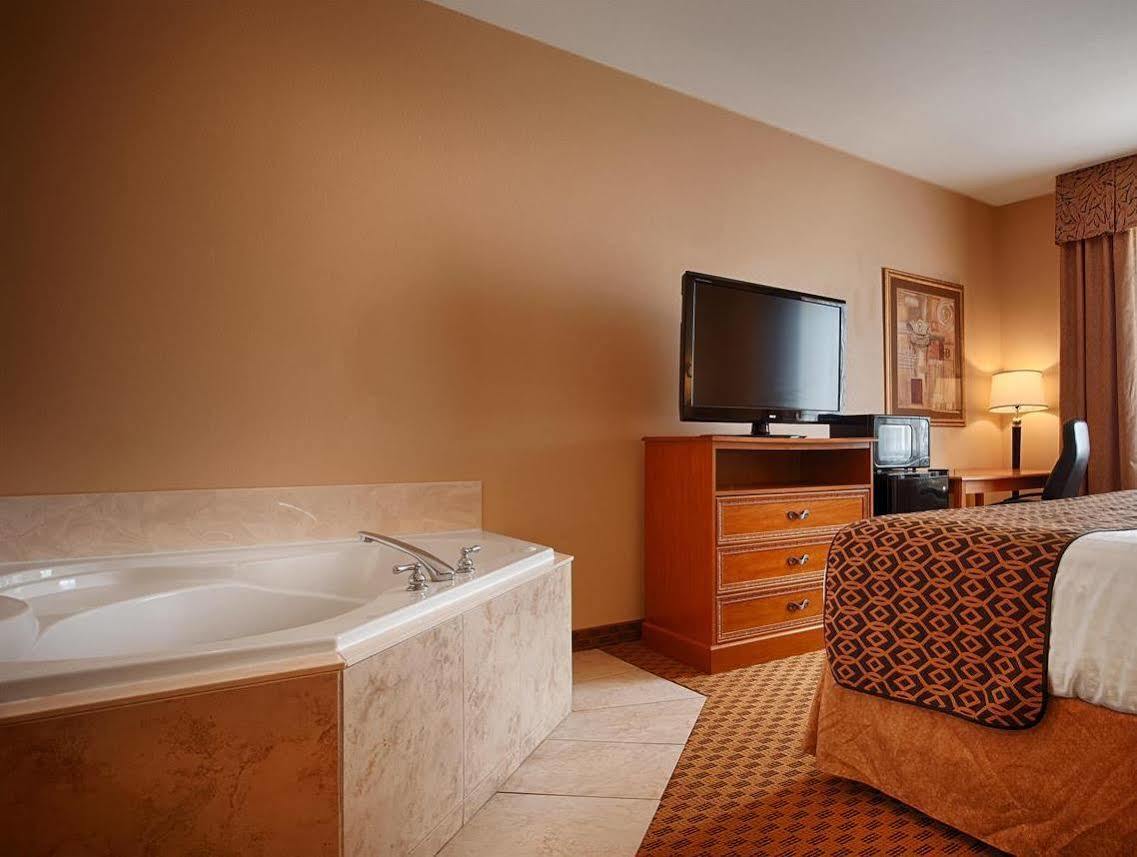 Best Western South Plains Inn & Suites Levelland Bagian luar foto
